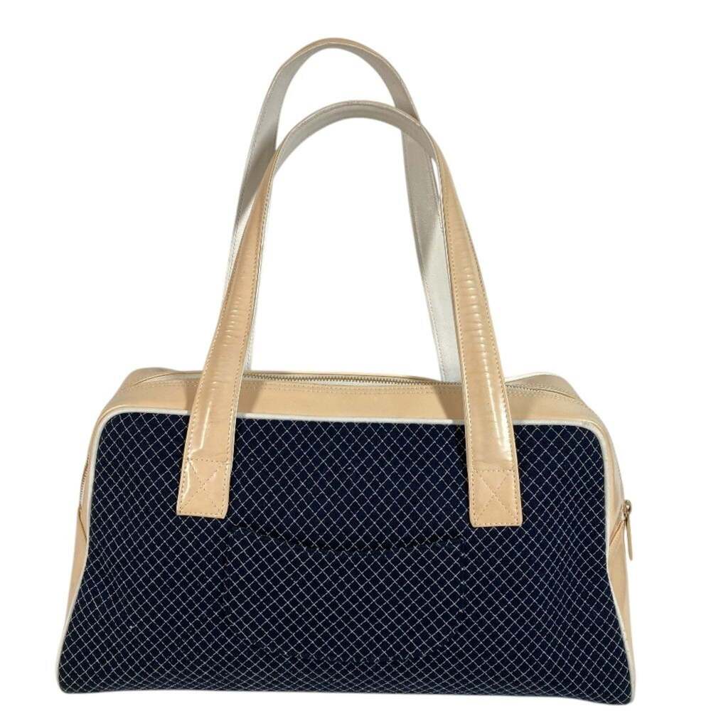 CHANEL White Canvas Shoulder Bag - Picture 3 of 15